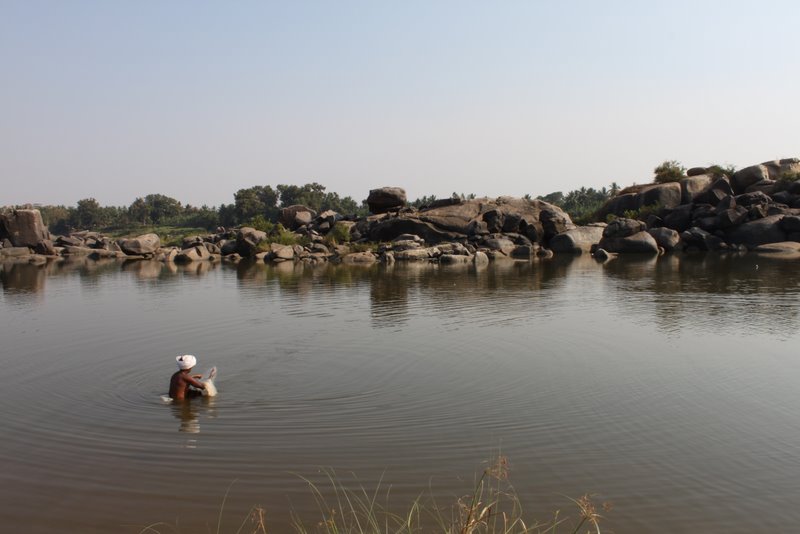 India 2010 - Hampi - Virupapur Gaddi - Swimming Lake
